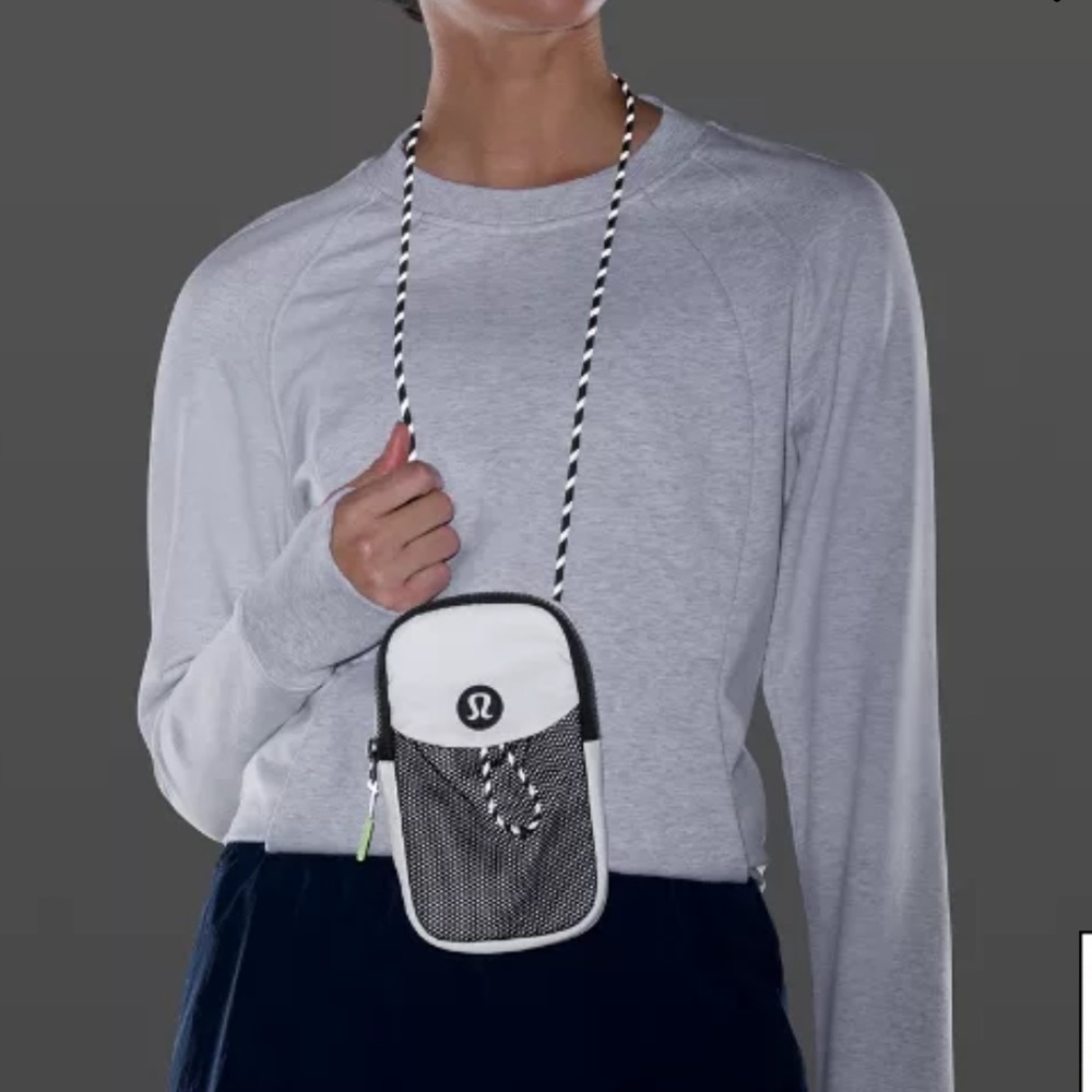 Lululemon Take it On crossbody pouch